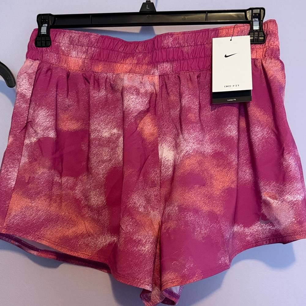 NWT- Women’s Nike Convertible Sports Bra and Shorts  Athletic Set Size Large - Picture 5 of 9